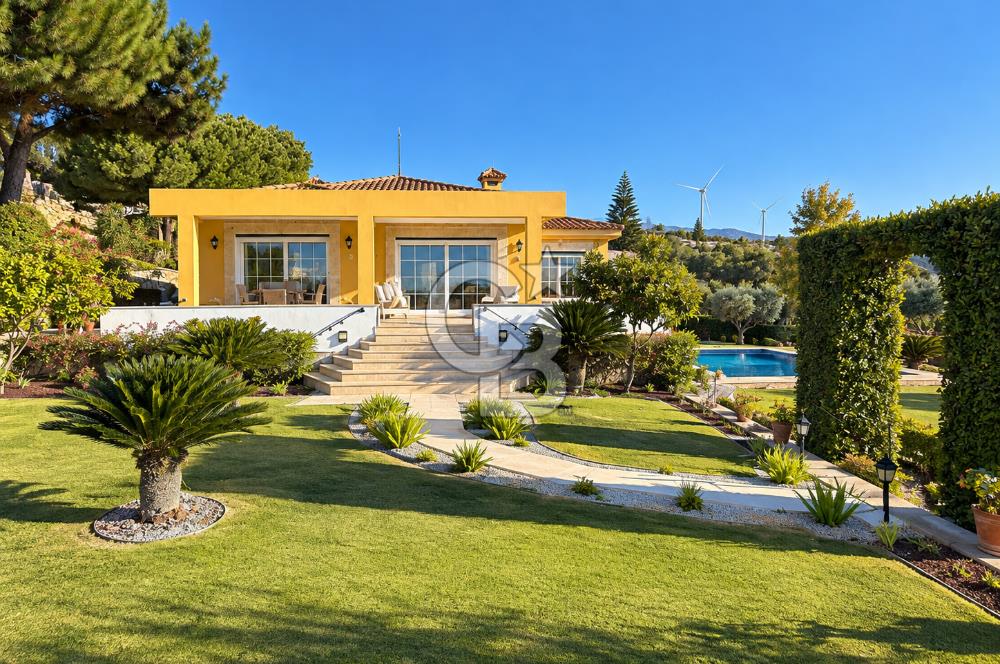ÇEŞME FAHRETTİN PAŞA'DA 3.771 M² ARAZİDE, ÖZEL PEYZAJLI 6+1 VİLLA