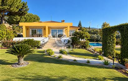 ÇEŞME FAHRETTİN PAŞA'DA 3.771 M² ARAZİDE, ÖZEL PEYZAJLI 6+1 VİLLA