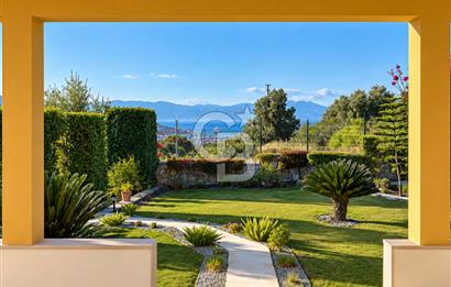 ÇEŞME FAHRETTİN PAŞA'DA 3.771 M² ARAZİDE, ÖZEL PEYZAJLI 6+1 VİLLA