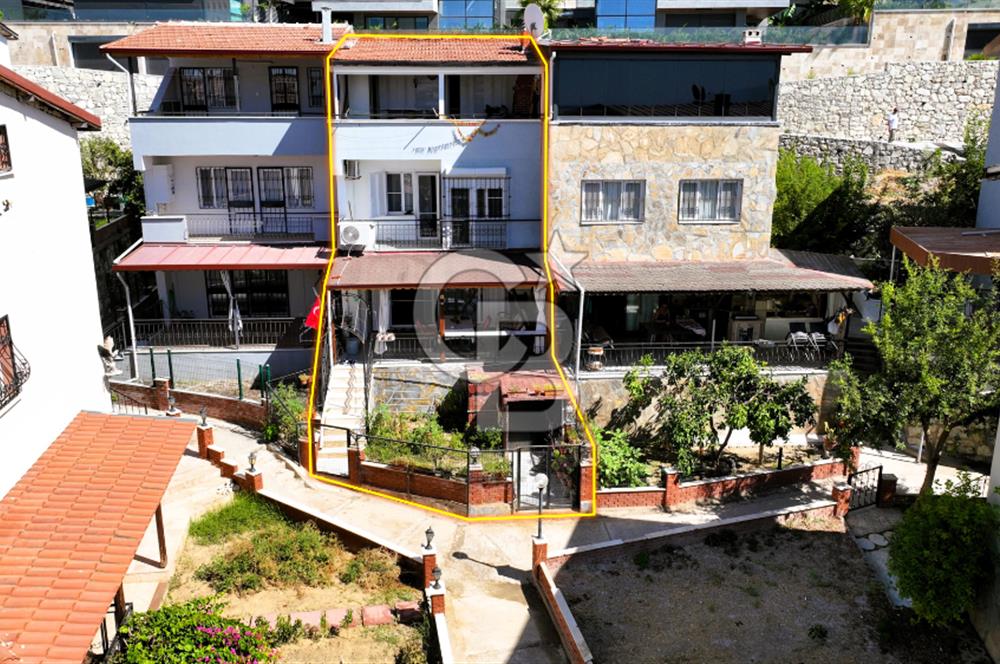 DENİZ MANZARALI HAVUZLU SİTE İÇİNDE SATILIK TRİPLEKS VİLLA