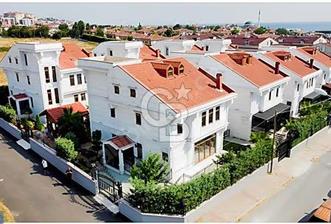GÜZELCEDE DENİZ MANZARALI BEYAZ KONAKLARDA HARİKA SATILIK VİLLA - 1 - 377120