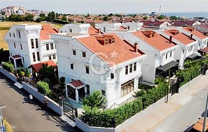 GÜZELCEDE DENİZ MANZARALI BEYAZ KONAKLARDA HARİKA SATILIK VİLLA