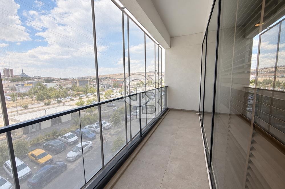 İVEDİK EKSEN PLAZADA SATILIK CADDE CEPHELİ YAPILI&MOBİLYALI OFİS