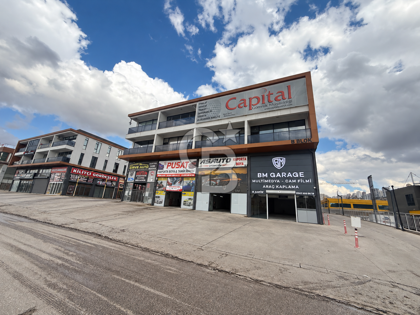 İVEDİK EKSEN PLAZADA SATILIK CADDE CEPHELİ YAPILI&MOBİLYALI OFİS