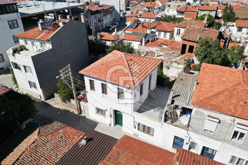 Burhaniye Merkez'de Satılık 5+1 Müstakil Ev