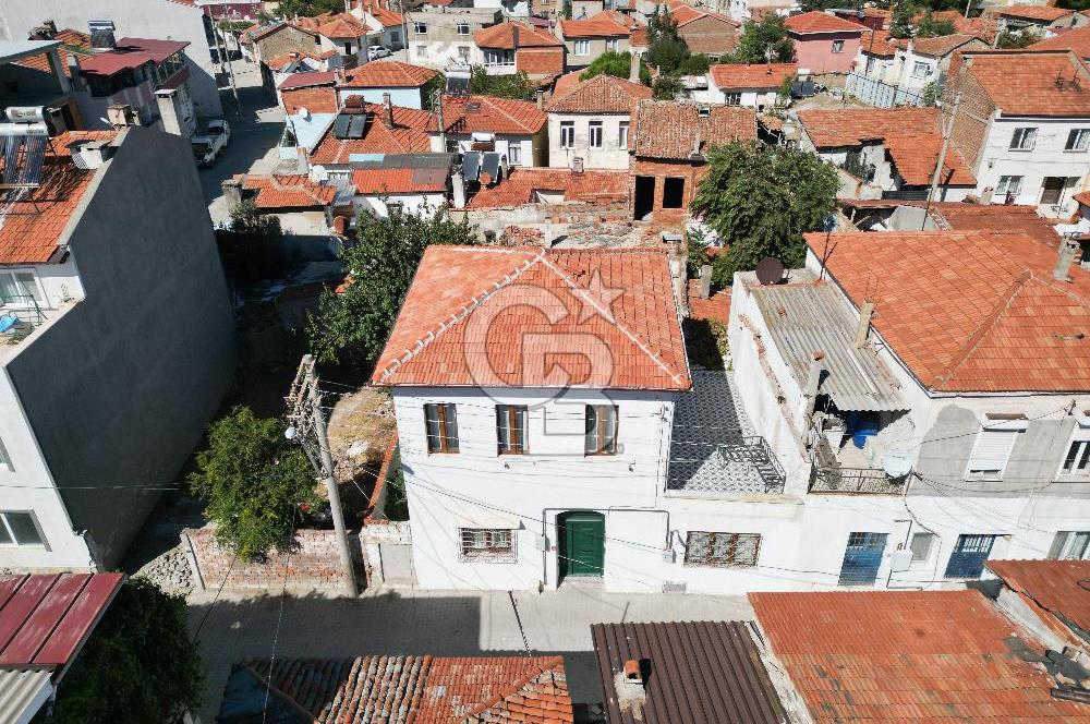 Burhaniye Merkez'de Satılık 5+1 Müstakil Ev