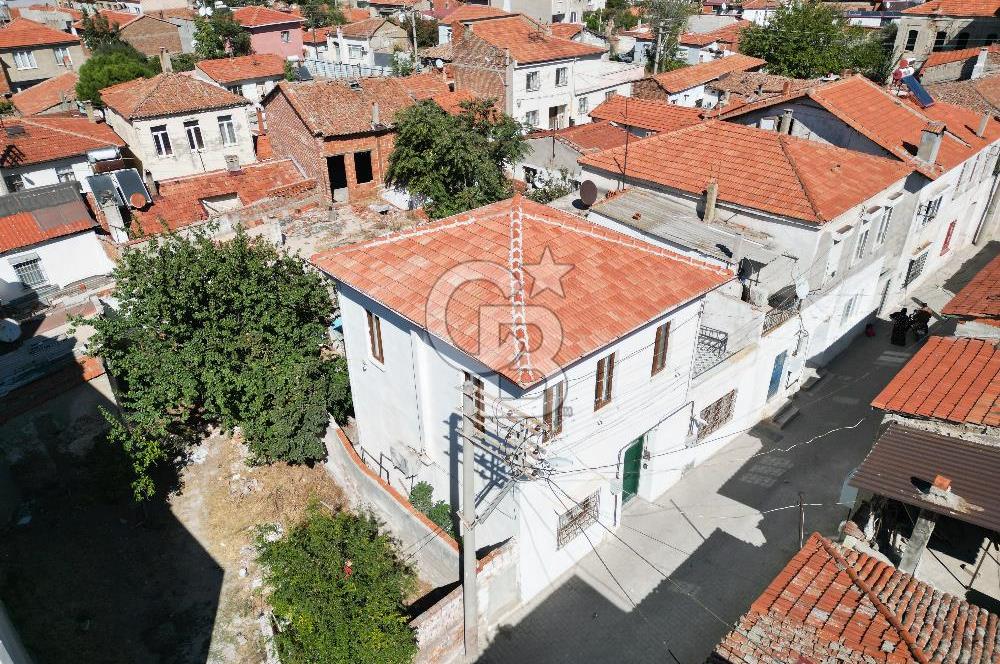 Burhaniye Merkez'de Satılık 5+1 Müstakil Ev