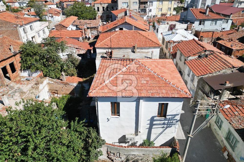 Burhaniye Merkez'de Satılık 5+1 Müstakil Ev