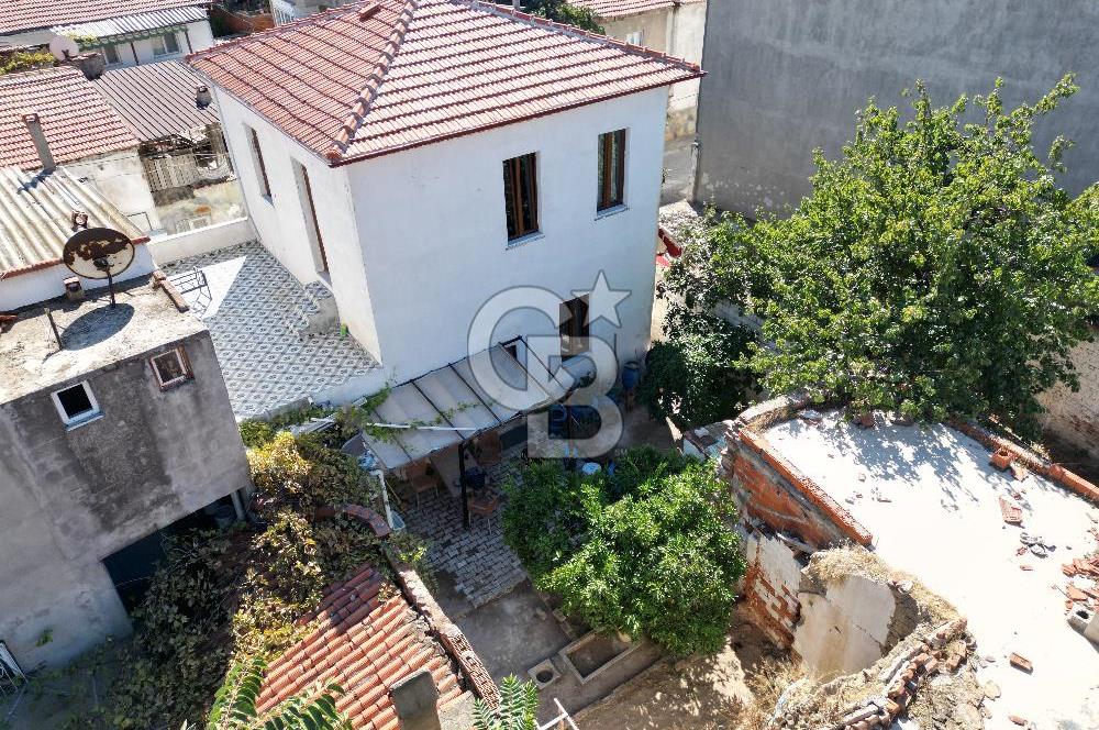Burhaniye Merkez'de Satılık 5+1 Müstakil Ev