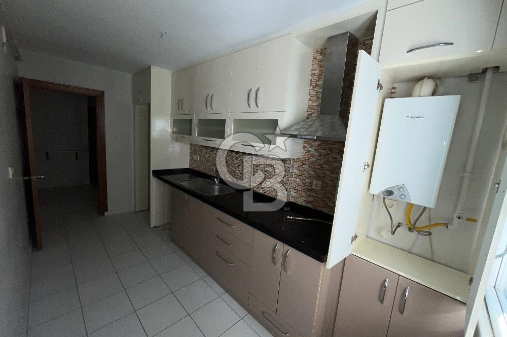 Acıbademde Güvenlikli Site İçerisinde Açık Otoparklı Kiralık 3+1
