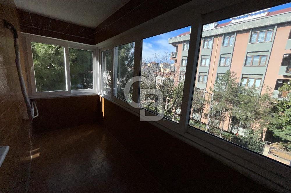 Acıbademde Güvenlikli Site İçerisinde Açık Otoparklı Kiralık 3+1