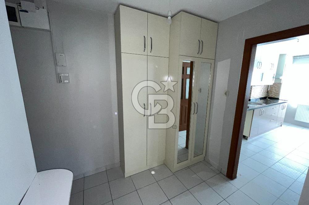 Acıbademde Güvenlikli Site İçerisinde Açık Otoparklı Kiralık 3+1