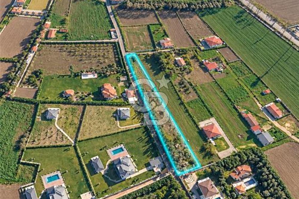 🌿 ÇATALCA OVAYENİCE’DE VİLLALAR ARASINDA 2.557 M² TARLA