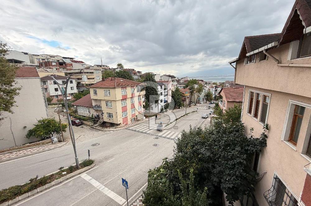 İZMİT KURUÇEŞMEDE SATILIK 2+1 ARA KAT DENİZ MANZARALI DAİRE