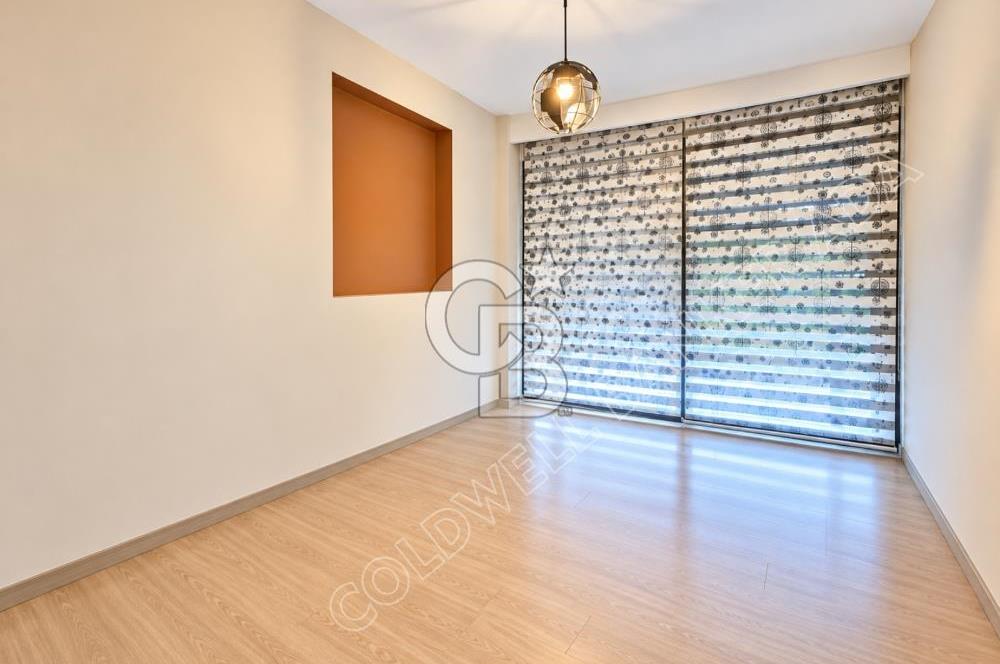 Terrace Ada'da Deniz Manzaralı, Bahçeli Dubleks Daire