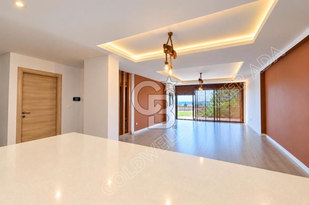 Terrace Ada'da Deniz Manzaralı, Bahçeli Dubleks Daire