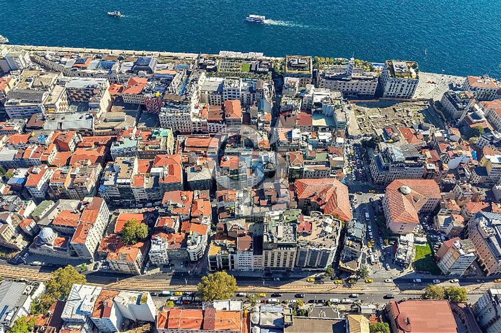 KARAKÖY'DE RESTORANLI, 12 ODALI DEVREN KİRALIK BİNA