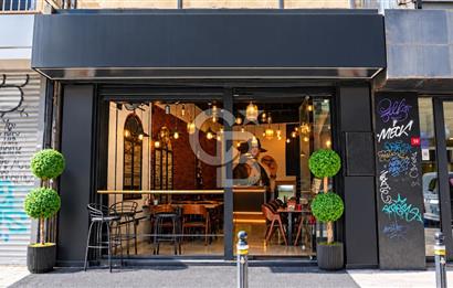 KARAKÖY'DE RESTORANLI, 12 ODALI DEVREN KİRALIK BİNA