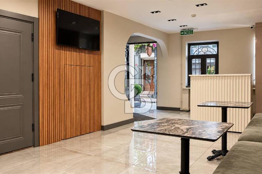 KARAKÖY'DE RESTORANLI, 12 ODALI DEVREN KİRALIK BİNA