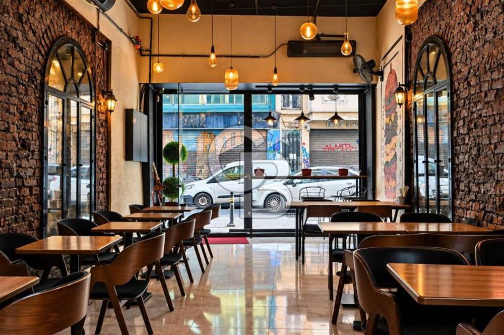 KARAKÖY'DE RESTORANLI, 12 ODALI DEVREN KİRALIK BİNA