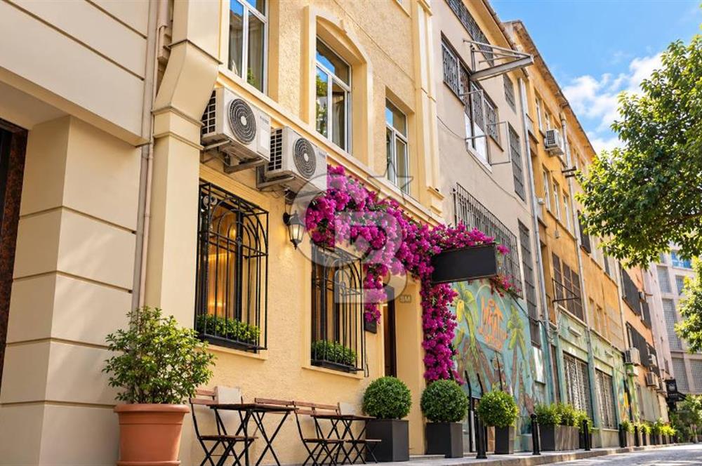 KARAKÖY'DE RESTORANLI, 12 ODALI DEVREN KİRALIK BİNA
