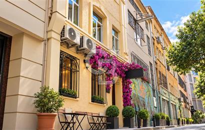 KARAKÖY'DE RESTORANLI, 12 ODALI DEVREN KİRALIK BİNA