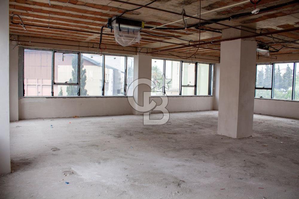 İDEALTEPE E5'TE PRESTİJLİ BİNADA KDVLİ 400 M2 KİRALIK PLAZA KATI