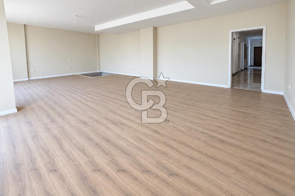 MERKEZ HAYAT ÇARŞI’DA 190 M² TERASLI, 2 KATLI KİRALIK DÜKKÂN