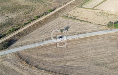 ÇANAKKALE ECEABAT KUMKÖYDE YOLA ÇİFT CEPHELİ 3.794M2 TARLA