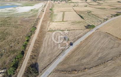 ÇANAKKALE ECEABAT KUMKÖYDE YOLA ÇİFT CEPHELİ 3.794M2 TARLA