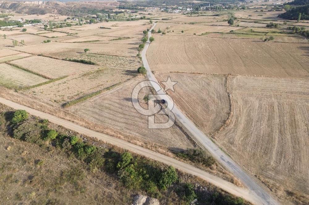 ÇANAKKALE ECEABAT KUMKÖYDE YOLA ÇİFT CEPHELİ 3.794M2 TARLA
