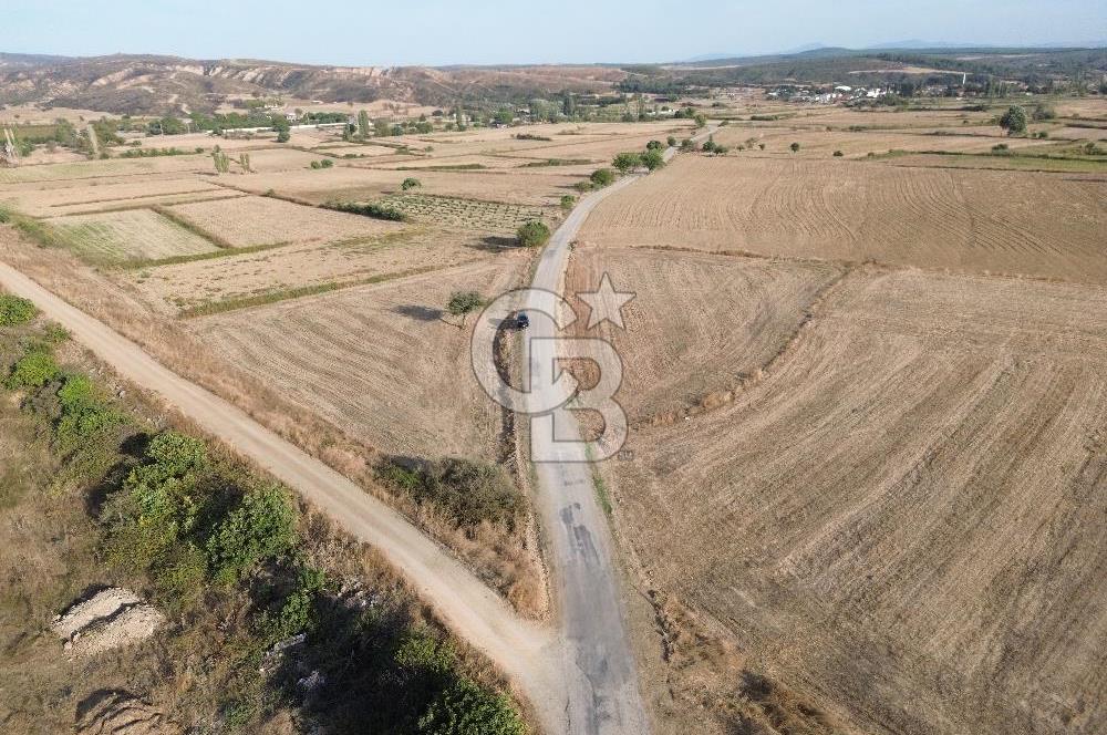ÇANAKKALE ECEABAT KUMKÖYDE YOLA ÇİFT CEPHELİ 3.794M2 TARLA