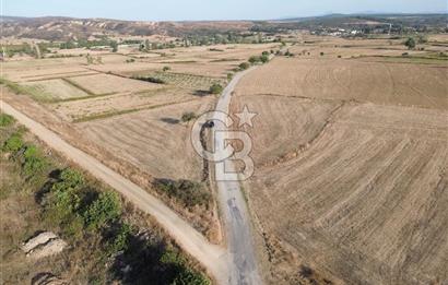 ÇANAKKALE ECEABAT KUMKÖYDE YOLA ÇİFT CEPHELİ 3.794M2 TARLA