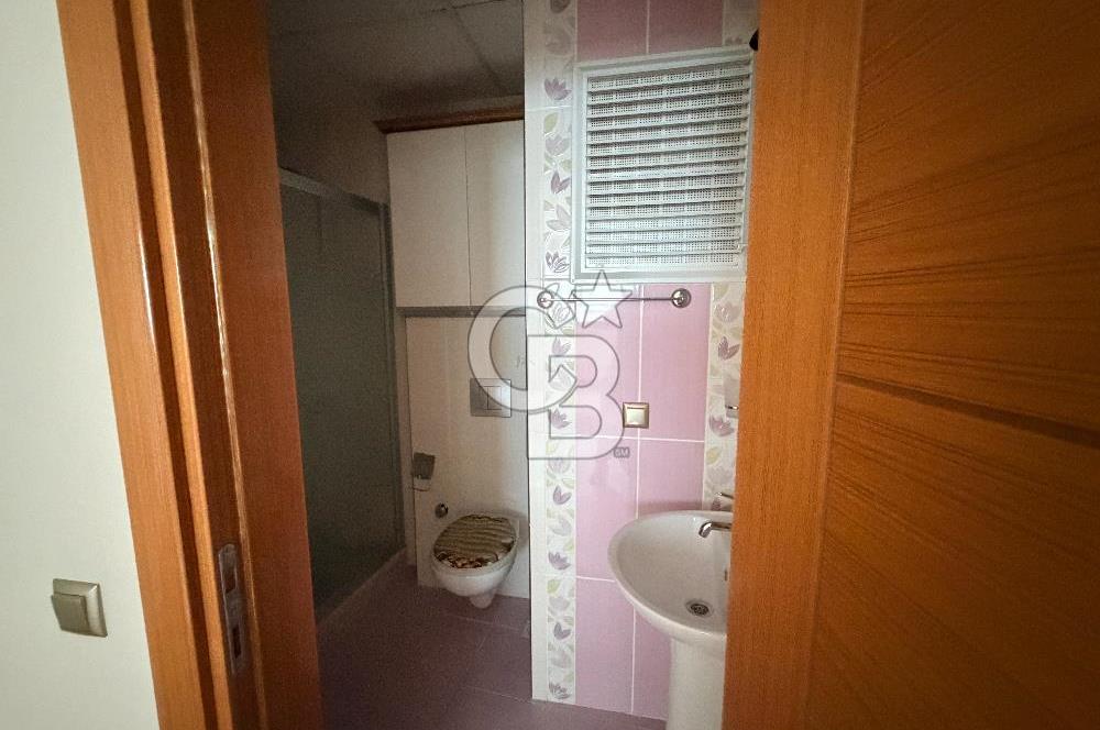 Karşıyaka Yalı Mahallesi’nde Ebeveyn Banyolu Ferah 2+1 Kiralık