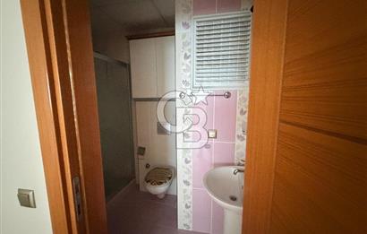 Karşıyaka Yalı Mahallesi’nde Ebeveyn Banyolu Ferah 2+1 Kiralık