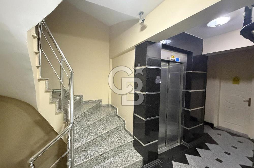 Karşıyaka Yalı Mahallesi’nde Ebeveyn Banyolu Ferah 2+1 Kiralık