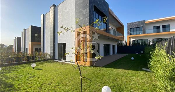 TUZLA TEPEÖREN'DE OTURUMA HAZIR BAHÇELİ 4.5+1 KİRALIK LÜKS VİLLA - 377631