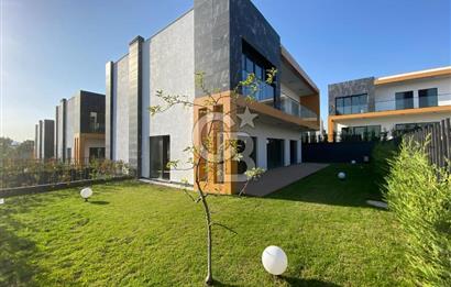 TUZLA TEPEÖREN'DE OTURUMA HAZIR BAHÇELİ 4.5+1 KİRALIK LÜKS VİLLA