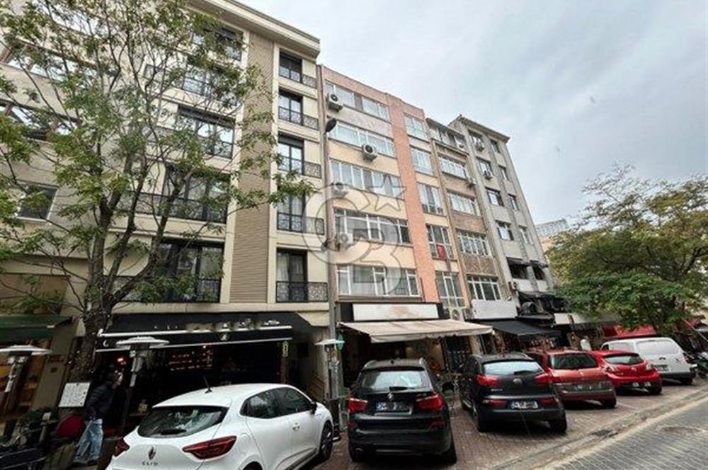 Moda'da yeni eşyalı 1+1 kombili daire