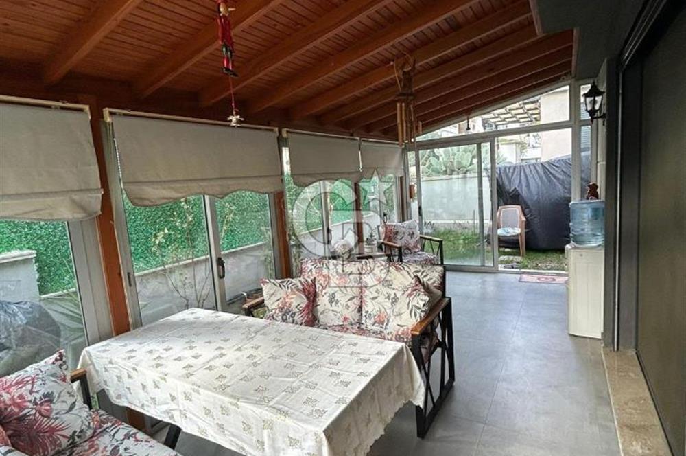 Seferihisar Merkezde Satılık Bahçeli Lüks İkiz Villa