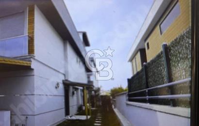 Seferihisar Merkezde Satılık Bahçeli Lüks İkiz Villa