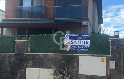 Seferihisar Merkezde Satılık Bahçeli Lüks İkiz Villa