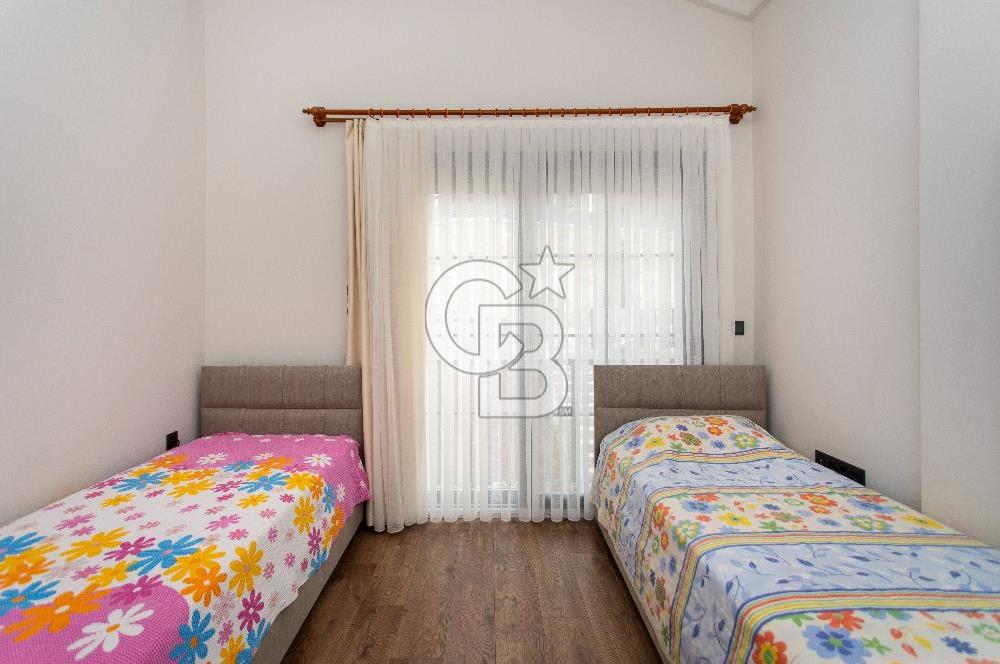  Foça Foçaköy’de Havuzlu Butik Site İçerisinde Vadi Manzaralı Satılık 2+2 Villa