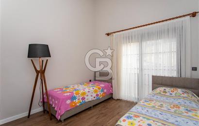  Foça Foçaköy’de Havuzlu Butik Site İçerisinde Vadi Manzaralı Satılık 2+2 Villa