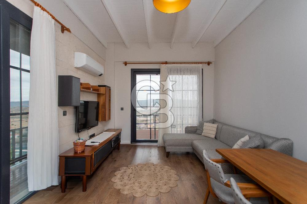  Foça Foçaköy’de Havuzlu Butik Site İçerisinde Vadi Manzaralı Satılık 2+2 Villa