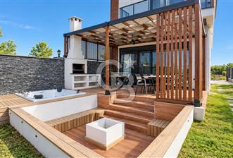 DÖŞEMEALTI'NDA ÖZEL BAHÇELİ, JAKUZİLİ, AYRICALIKLI 4+1 VİLLA - 1 - 377740