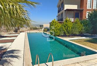  Foça Foçaköy’de Havuzlu Butik Site İçerisinde Vadi Manzaralı Satılık 2+2 Villa - 1 - 377756