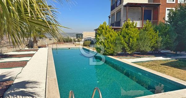Foça Foçaköy’de Havuzlu Butik Site İçerisinde Vadi Manzaralı Satılık 2+2 Villa - 377756