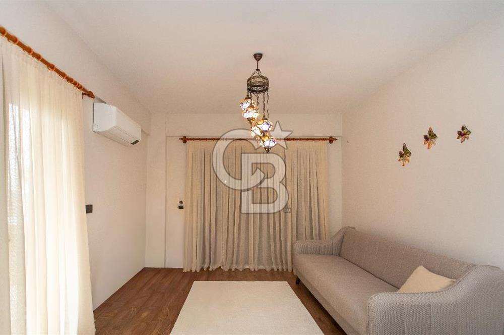  Foça Foçaköy’de Havuzlu Butik Site İçerisinde Vadi Manzaralı Satılık 2+2 Villa