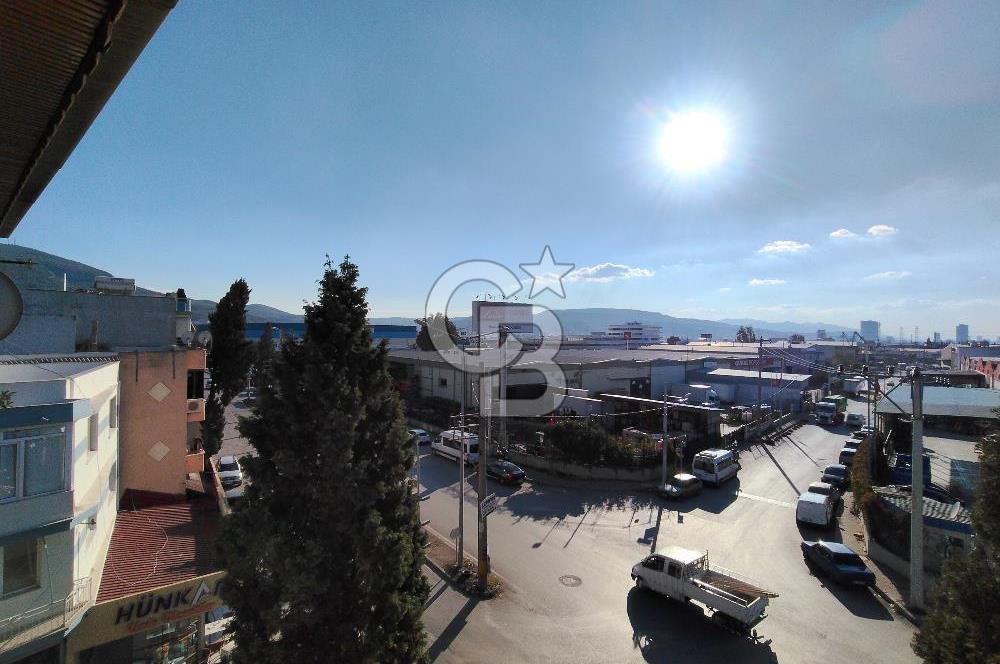BORNOVA ÜMİT MAHALLESİ'NDE TERASLI KİRALIK 1+1 DAİRE